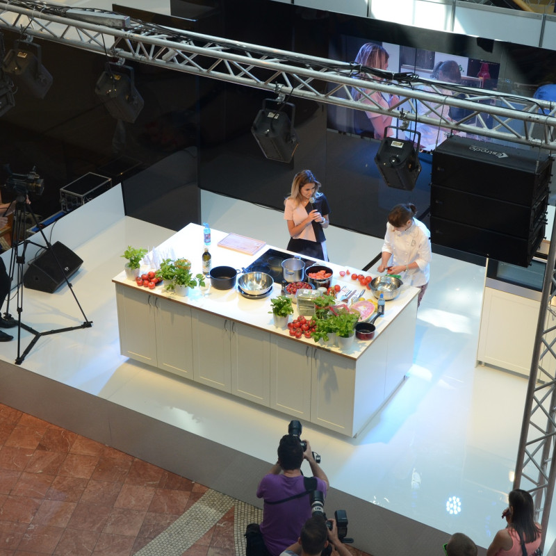Technika sceniczna – scena HIPS z ekranem LED
