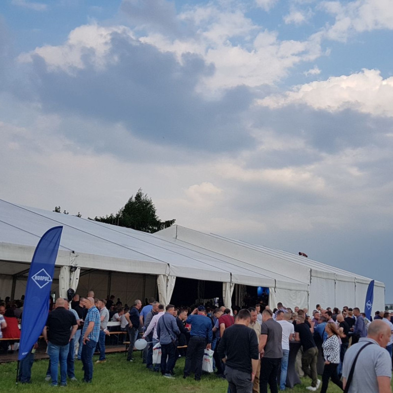 Ekran LED jako tło dla koncertu firmowego