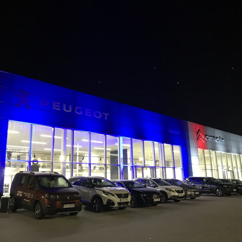 Technika sceniczna – scena, nagłośnienie i trawersy w salonie